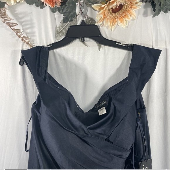 NWT $495 La Femme [‎ 18 ] Off Shoulder Ruched Satin Trumpet Gown in Navy #Q254 - Picture 3 of 13